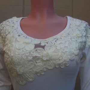 Boston proper white scoop neck long sleeve acrylic appliqued sweater, Medium